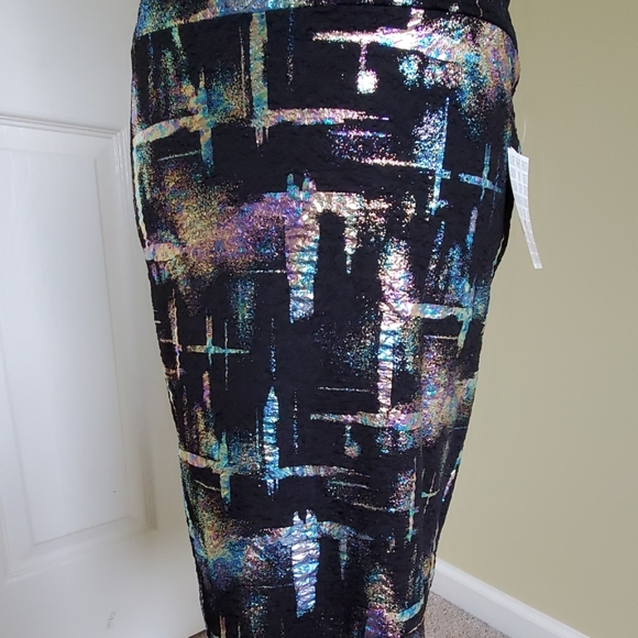 LulaRoe Cassie Skirt Size Small - Picture 3 of 3